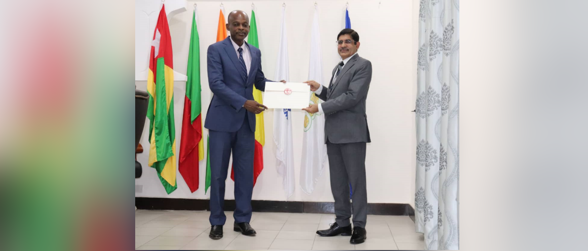  Ambassador Sanjiv Tandon called on Hon’ble Foreign Minister H.E. Mr. Robert Dussey on 25 June 2021 to present a copy of his credentials. They discussed ways to further advance bilateral partnership between India and Togo.