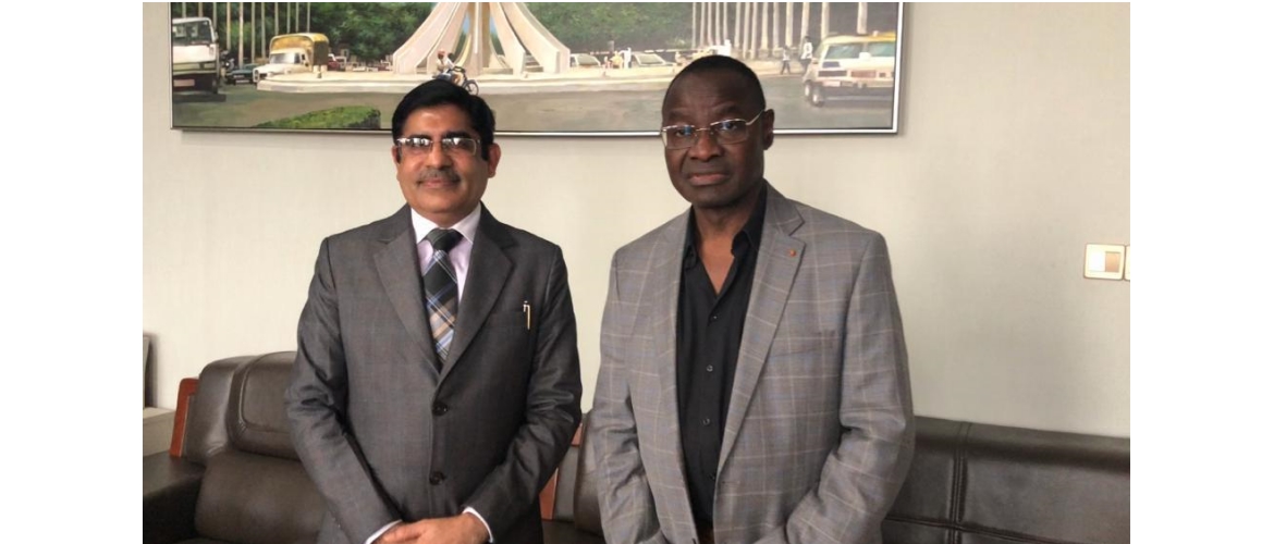  Ambassador Sanjiv Tandon called on Hon'ble Minister of Health of Togo Prof. Moustafa Mijiyawa on October 27, 2021 and discussed ways to expand bilateral cooperation in the healthcare sector.